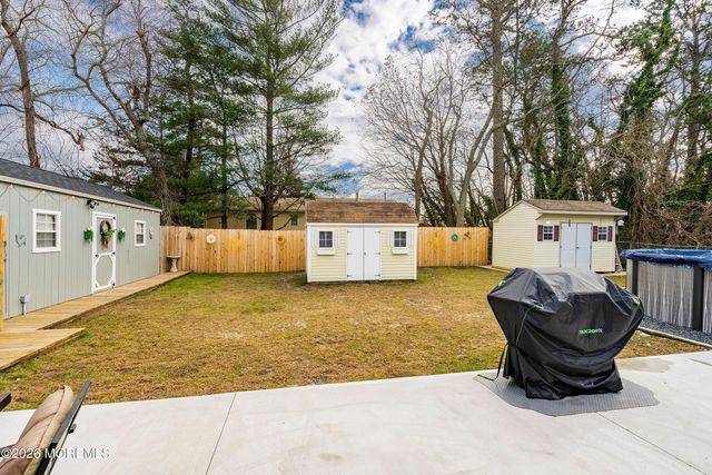 137 Spray Avenue, Beachwood, NJ 08722