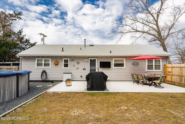 137 Spray Avenue, Beachwood, NJ 08722