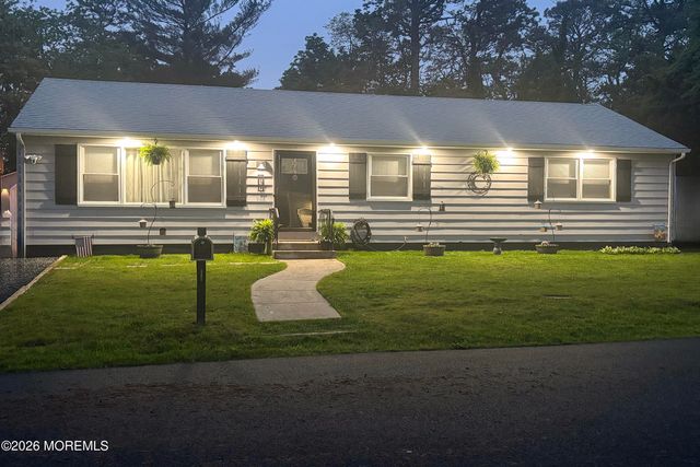 137 Spray Avenue, Beachwood, NJ 08722