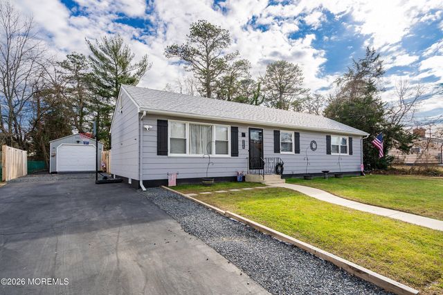 137 Spray Avenue, Beachwood, NJ 08722