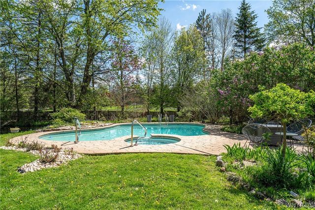 5241 Willowbrook Drive, Clarence, NY 14031