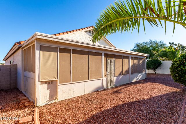 17504 N PHOENICIAN Drive, Surprise, AZ 85374