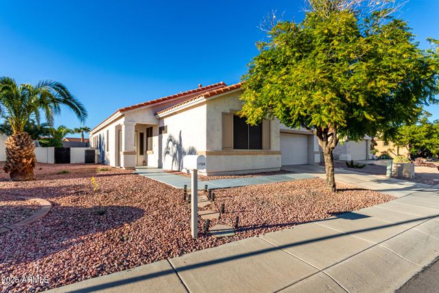 17504 N PHOENICIAN Drive, Surprise, AZ 85374