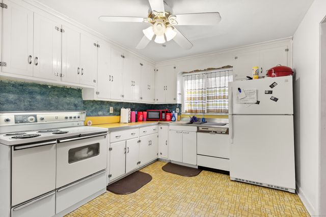 127 Ridgewood Road, East Hartford, CT 06118