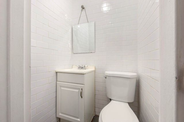 180 WEST 26TH ST, Bayonne, NJ 07002