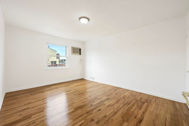 180 WEST 26TH ST, Bayonne, NJ 07002