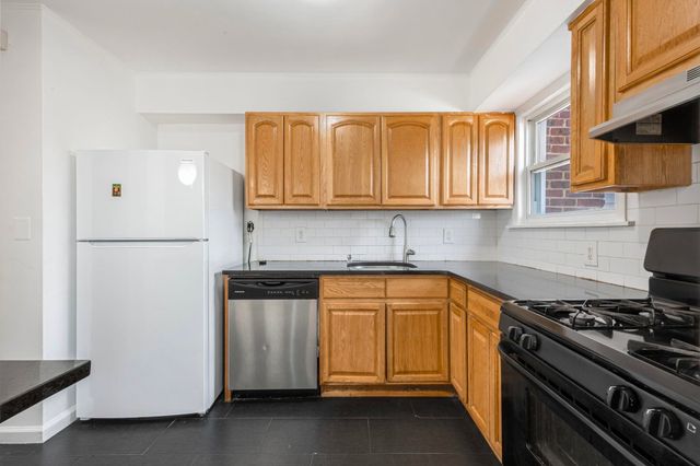 180 WEST 26TH ST, Bayonne, NJ 07002