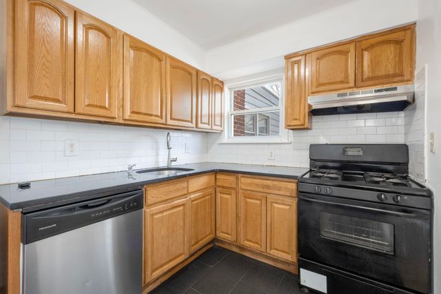 180 WEST 26TH ST, Bayonne, NJ 07002