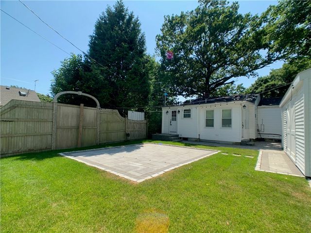 18 Sylvan Street, Newport, RI 02840