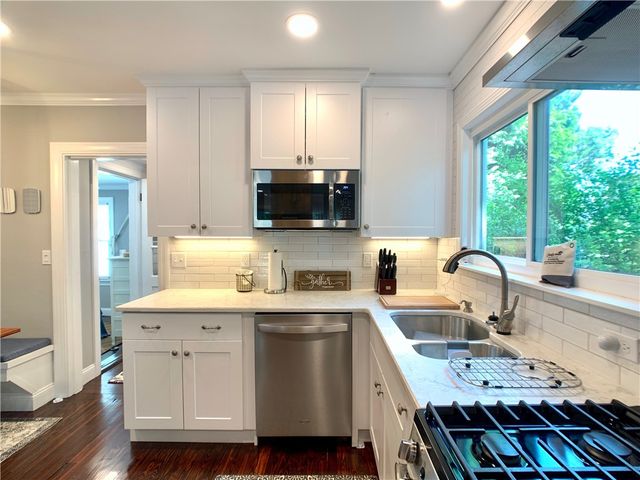 18 Sylvan Street, Newport, RI 02840