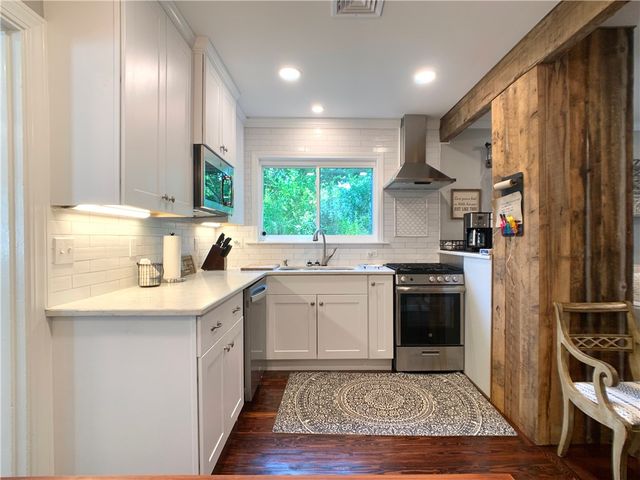 18 Sylvan Street, Newport, RI 02840