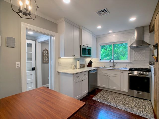 18 Sylvan Street, Newport, RI 02840