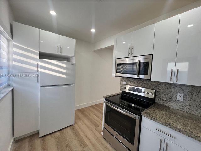 3297 SW 26th St 3297, Miami, FL 33133