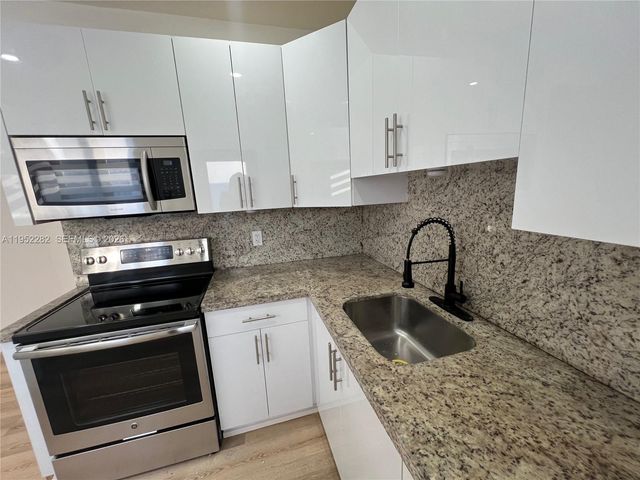 3297 SW 26th St 3297, Miami, FL 33133