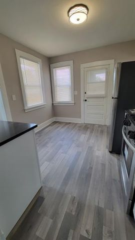 518 Chestnut Street, Waukegan, IL 60085