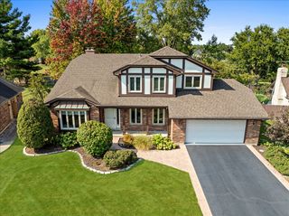 2S534 Danbury Drive, Glen Ellyn, IL 60137