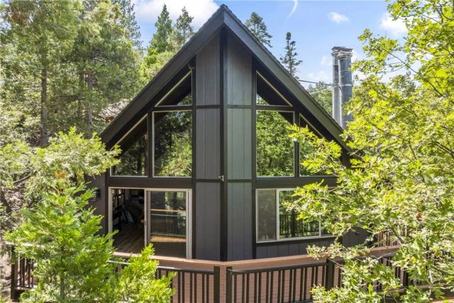 260 El Dorado Drive, Lake Arrowhead, CA 92352