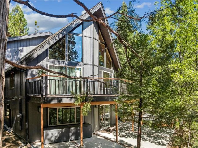 260 El Dorado Drive, Lake Arrowhead, CA 92352