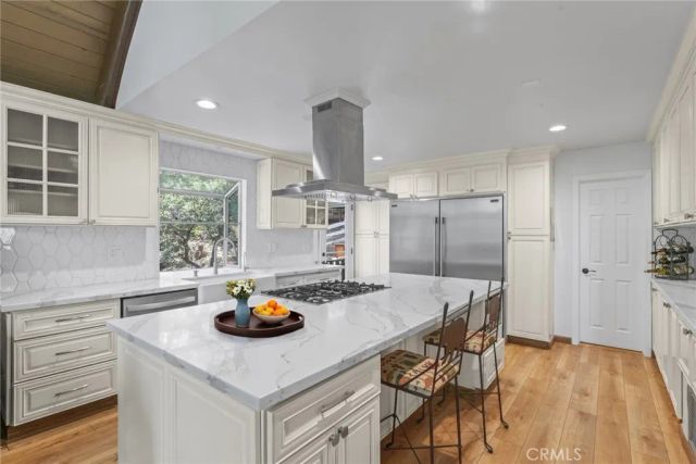 260 El Dorado Drive, Lake Arrowhead, CA 92352