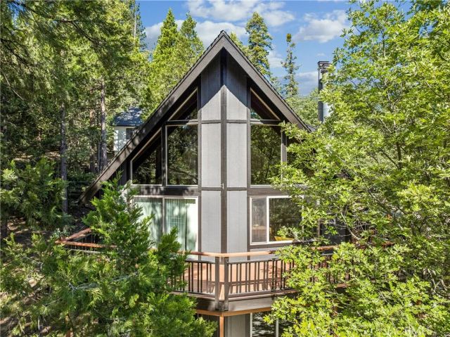 260 El Dorado Drive, Lake Arrowhead, CA 92352