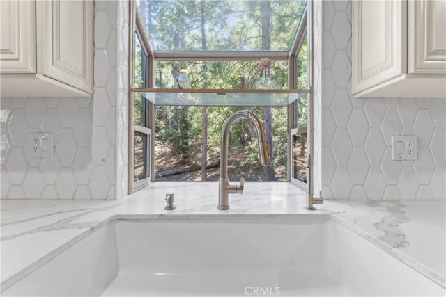 260 El Dorado Drive, Lake Arrowhead, CA 92352