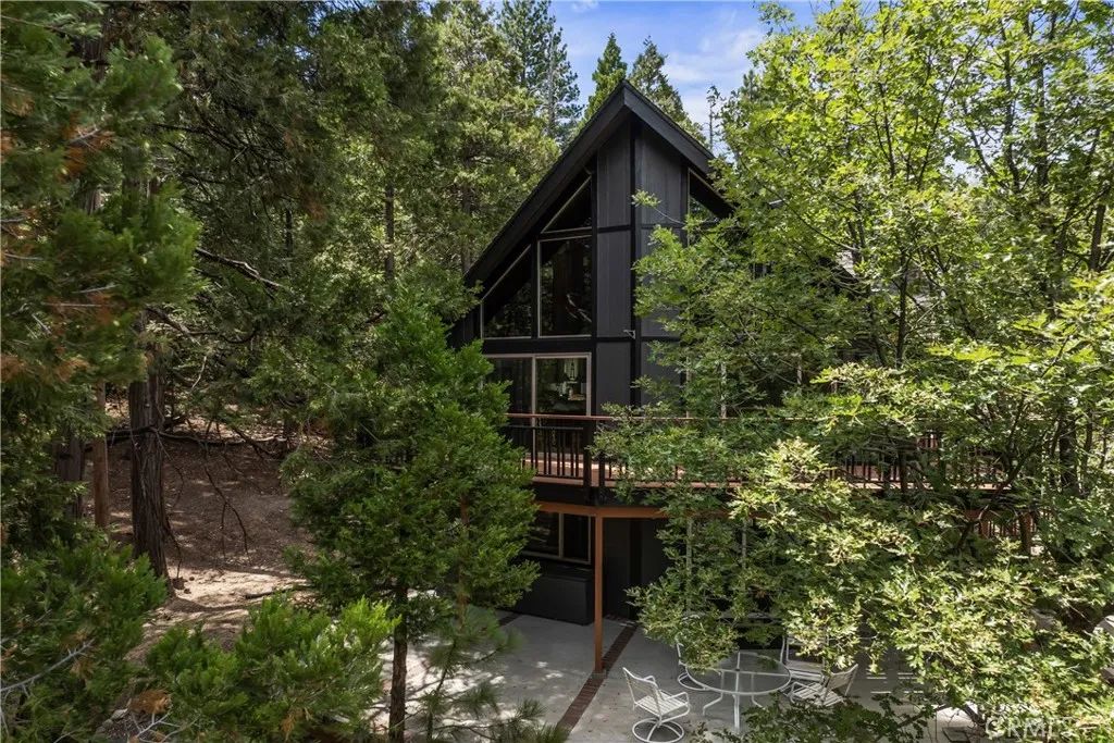 260 El Dorado Drive, Lake Arrowhead, CA 92352