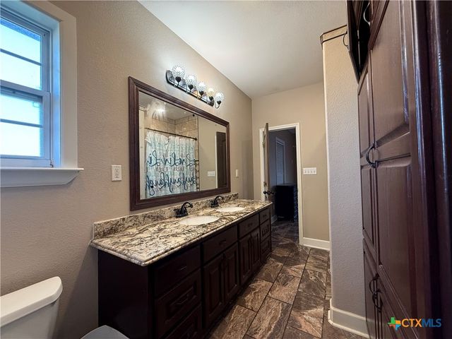 289 Jennifer Lane, Port Lavaca, TX 77979