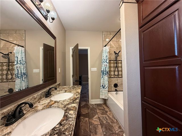 289 Jennifer Lane, Port Lavaca, TX 77979