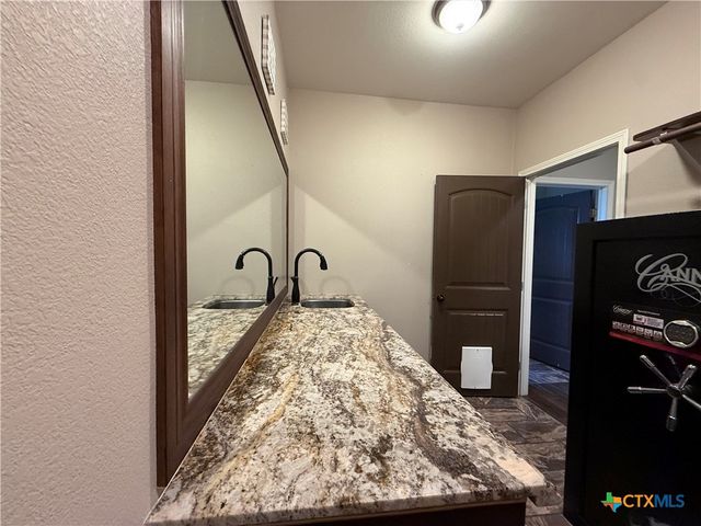 289 Jennifer Lane, Port Lavaca, TX 77979