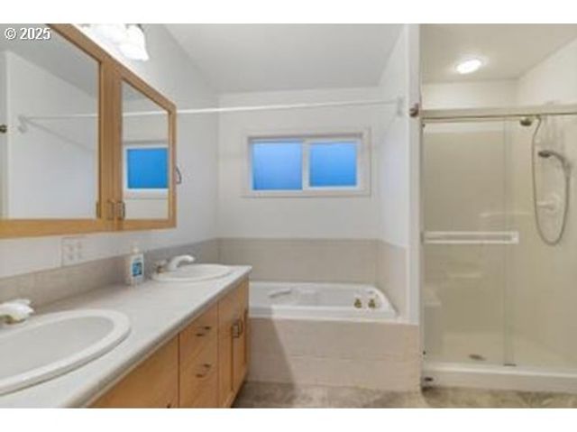 3246 Nw MAST Ave, Lincoln City, OR 97367