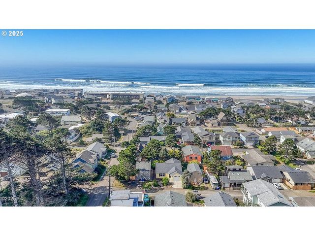 3246 Nw MAST Ave, Lincoln City, OR 97367