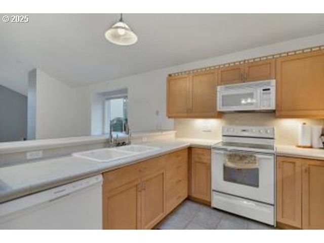 3246 Nw MAST Ave, Lincoln City, OR 97367