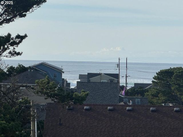 3246 Nw MAST Ave, Lincoln City, OR 97367