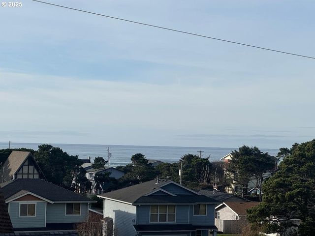 3246 Nw MAST Ave, Lincoln City, OR 97367