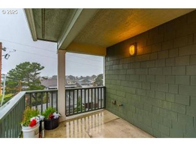 3246 Nw MAST Ave, Lincoln City, OR 97367