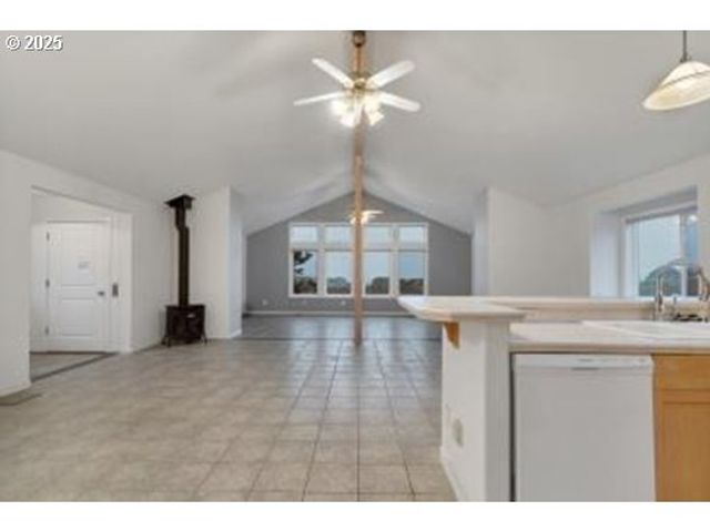 3246 Nw MAST Ave, Lincoln City, OR 97367