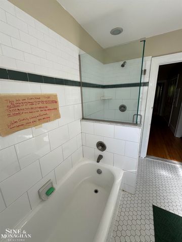 371 Neff - 2nd floor Road, Grosse Pointe, MI 48230