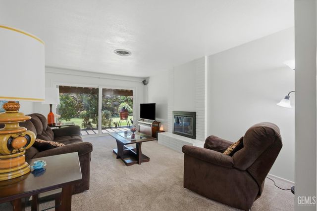 4209 Glenbrook Avenue, Bakersfield, CA 93306