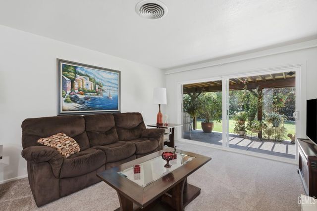 4209 Glenbrook Avenue, Bakersfield, CA 93306