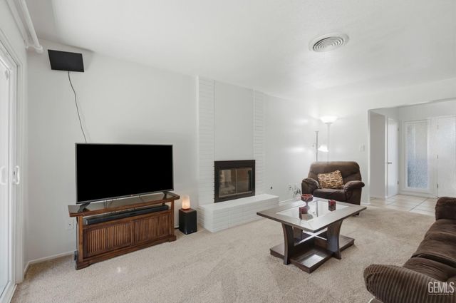 4209 Glenbrook Avenue, Bakersfield, CA 93306