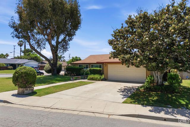 4209 Glenbrook Avenue, Bakersfield, CA 93306