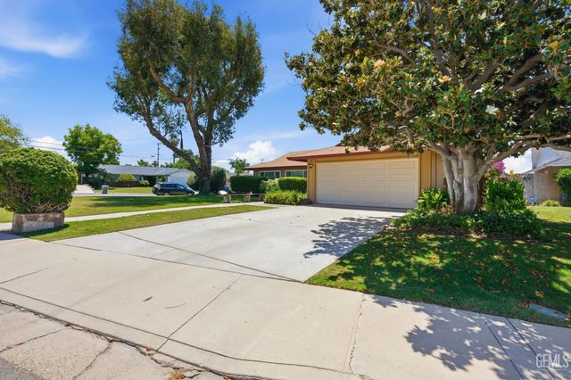 4209 Glenbrook Avenue, Bakersfield, CA 93306