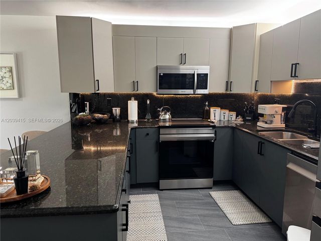 21300 San Simeon Way 01, Miami, FL 33179