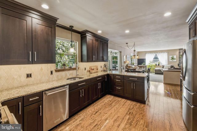 28 SUSIES HOLLOW, Sewell, NJ 08080