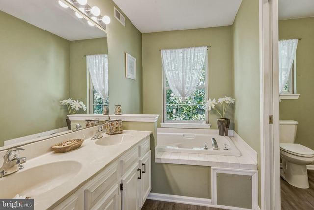28 SUSIES HOLLOW, Sewell, NJ 08080