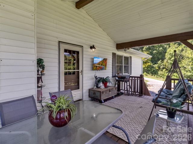555 Acres View Drive, Waynesville, NC 28786