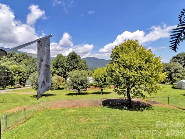 555 Acres View Drive, Waynesville, NC 28786