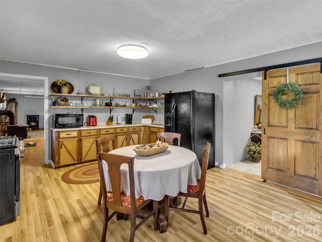 555 Acres View Drive, Waynesville, NC 28786