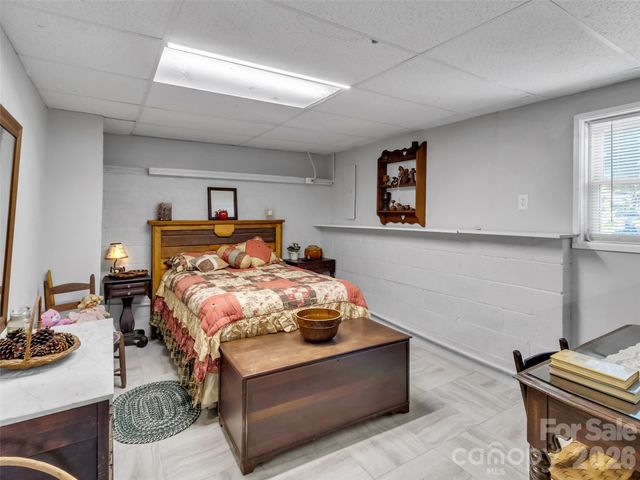 555 Acres View Drive, Waynesville, NC 28786