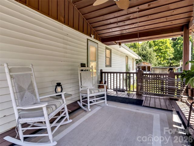 555 Acres View Drive, Waynesville, NC 28786
